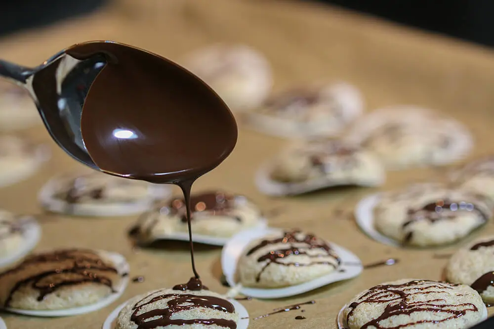 Frollini senza glutine ricoperti con cioccolato - Celiachia Milano